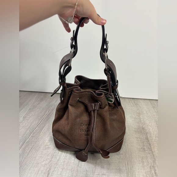 Dooney & Bourke Handbags - Dooney & Bourke vintage brown leather drawstring bucket bag